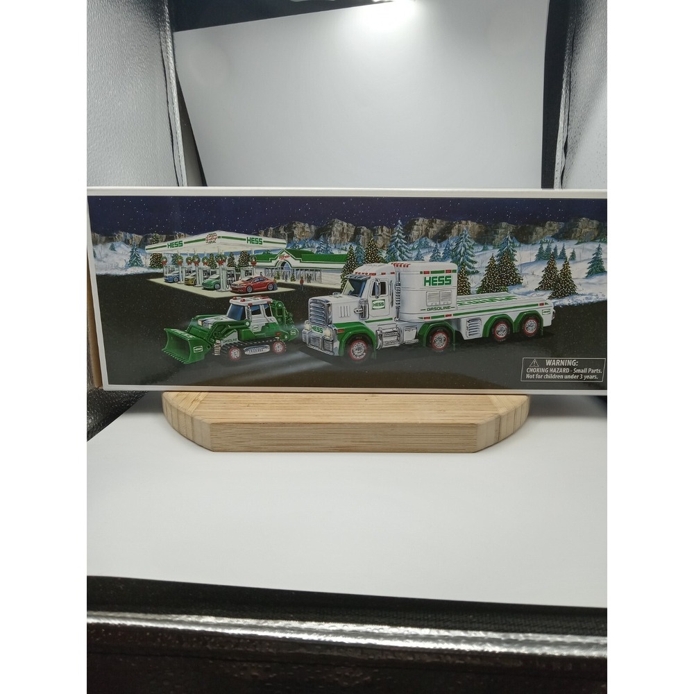 Vintage Hess 2013 Toy Truck and Tractor‎ New In Box